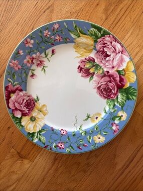 Set of 2 Waverly Masterpiece “Garden Room” dinner plates NWOT
